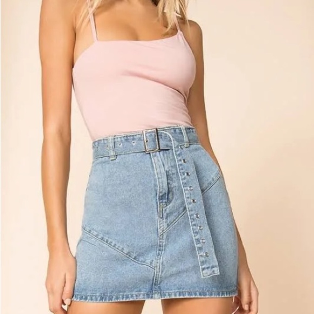Superdown mini denim skirt with belt!!💙💙